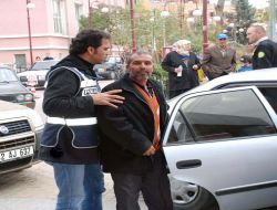 Hamile Kızına Esrar Sattırırken Yakalandı