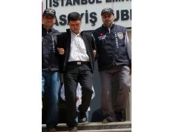 Eşini Bıçaklayarak Öldüren Zanlı Adliyeye Sevk Edildi