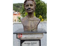 Muğlalılar: Bayan İnönü'ye Bıyık Yeni Değil