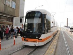 Minibüs Tramvayla Çarpıştı: 3 Yaralı