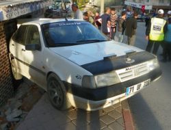 Çamaşır İpiyle Çekilen Otomobil Apartmana Girdi