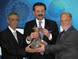 Hisarcıklıoğlu'na Yılın Girişimcisi Ödülü Verildi