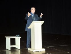 Nurullah Genç: "Başarı Bedel İster"