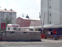 Kars 14. Piyade Tugay Komutanlığı Lojmanlarında Arama Yapılıyor