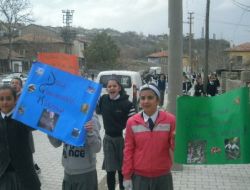 Çevre Sevgisini Temizlik Yaparak Öğrendiler