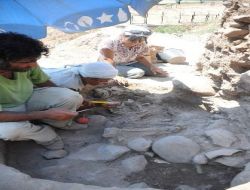 Yumuktepe Höyüğü'ndeki Kazılarda 8 Bin Yıllık İskelet Ortaya Çıkarıldı!