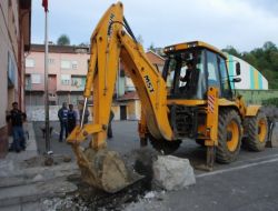 O Hem Belediye Başkanı Hem Kepçe Operatörü