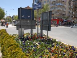 Adıyaman'da Kavşaklar Çiçeklerle Süslendi