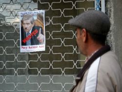 Tuncelililer Chp Genel Başkan Yardımcısı Öymen'i Hitler'e Benzetti