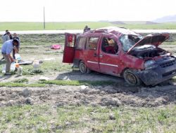 Lastiği Patlayan Araba Takla Attı: 2 Ölü, 1 Yaralı