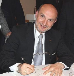 Kafalarını kuma gömdüler!..