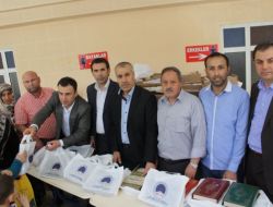 Kutlu Doğum'da Kadınlara Kur'an-ı Kerim Dağıttılar