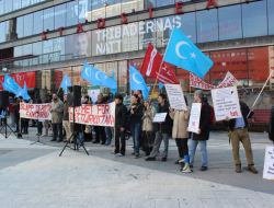 Çin Başbakanı Wen İsveç'te Protesto Edildi