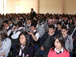 Polis Gençleri Suç Ve Terörle İlgili Bilgilendirdi