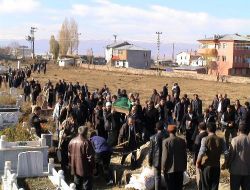 Nt Mağazaları Romanya Temsilcisi Avşar'ın Cenazesi Ardahan'da Son Yolculuğuna Uğurlandı