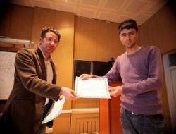 Kürtçe Kursiyerlerine Kürtçe Ve Türkçe Yazılı Takdirname