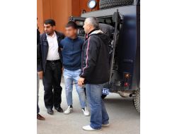 Birlikte Alkol Aldıkları Arkadaşlarını Bıçaklayıp Arazide Bıraktılar