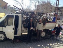 MUŞ'TA 2 ARAÇ KUNDAKLANDI