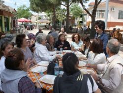 Zeytinli Belediyesi İşçileri Hayır Yemeği Verdi