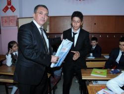 Pursaklar Belediye Başkanı Çetin'den Öğrencilere Kitap Serisi