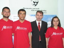 Okudukları Kitaptan Sınava Girip Ödülü Kapıyorlar