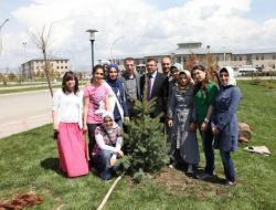 İbrahim Çeten Üniversitesi Öğrencileri Fidan Dikti