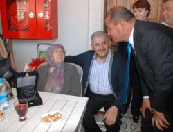 Bakan Yıldırım’dan 'Bayındır’ın Zeynep Ninesi’ne Plaket