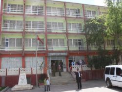 Depremzedeler, Kendilerine Molotofla Saldıranları Kınadı