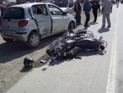 Otomobille Çarpışan Motosikletin Sürücüsü Ağır Yaralandı