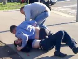 Rusya'da Polisin Yere Yatırarak Boğazını Sıktığı Şahıs, Zor Canını Kurtardı