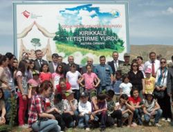 Yurt Öğrencileri 500 Fidanı Toprakla Buluşturdu