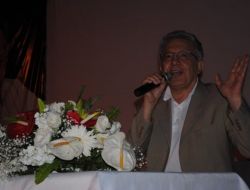 Zülfü Livaneli: "Duvarlar Şarkımı Seçim Müziği Yapmasına Şaşırdım"