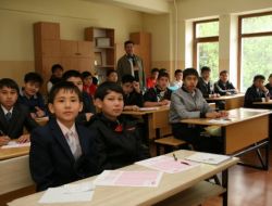 Kazak-türk Liseleri'nde Okuyabilmek İçin 25 Bin Öğrenci Ter Döktü