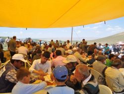 Köylüler, Yağmur Duasında 2 Boğa Ve 10 Koç Kurban Etti