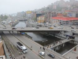 Zonguldak'ta Yıkılma Tehlikesine Karşı Köprü Üstündeki Otopark Kaldırıldı