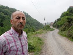 Yıkılmasın Diye Elektrik Direklerini Çelik Tellerle Bağlıyorlar