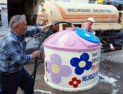 Belediye, Yeraltı Konteynerlerini Deterjanlı Suyla Yıkadı