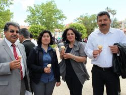 Silifkeliler Altın Çilekli Dondurmayı Beğendi