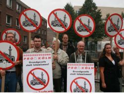 Irkçı Parti Karikatür Provokasyonu Peşinde