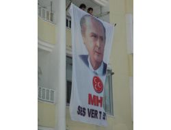 Mhp'liler İle Bdp'liler Pankart Yüzünden Tartıştı