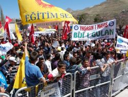 Bitlis’te 1 Mayıs Şenlik Havasında Geçti