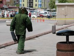 Şüpheli Paketten Erkek Giysileri Çıktı