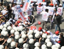 Sıhhiye’ye Yürümek İsteyen Gruba 2 Kez Müdahale