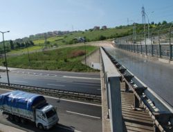 BORU PATLADI YOLU SU KAPLADI