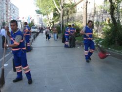 Önce Yürüdüler, Sonra Temizlediler