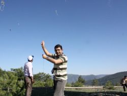 İşçiler, 1 Mayıs'ı Uçurtma Uçurarak Kutladı