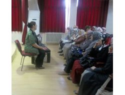 Derik’te Kadınlara Aile Sağlığı Semineri Düzenlendi