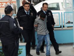 Kavgada Darp Ettikleri Şahsı Gittiği Hastanede De Bıçakladılar