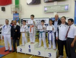 Mustafakemalpaşa Belediyespor Karete Takımı 7 Madalya Kazandı