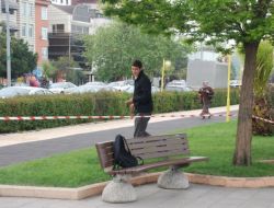 Öğrencinin Bankta Unuttuğu Çanta Paniğe Neden Oldu